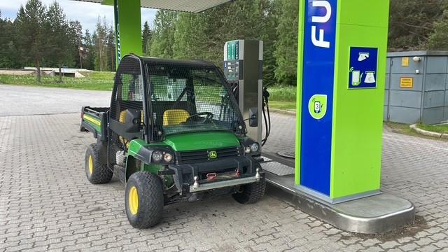An ATV at a fuel station. Photo: Aatu Ilmari Paavola.
