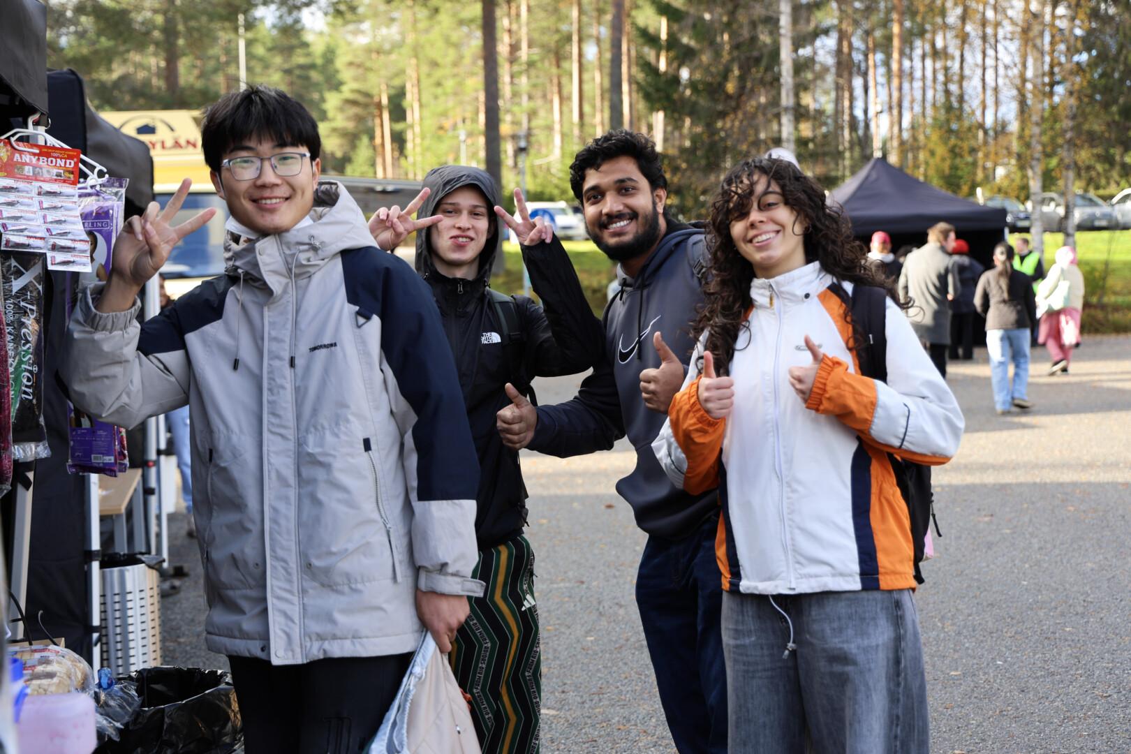 Nuoria ihmisiä Visit KAMKissa